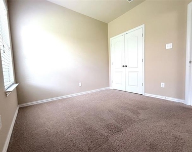 616 Kinghaven Drive - Photo Thumbnail 17