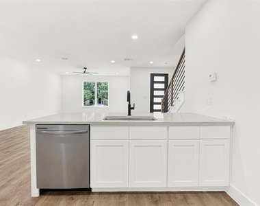 9471 Timberleaf Drive - Photo Thumbnail 10