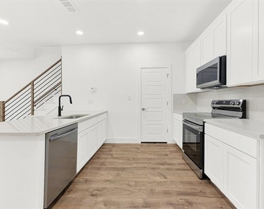 9471 Timberleaf Drive - Photo Thumbnail 7
