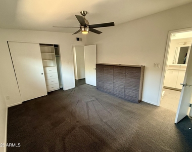 3702 E Paradise Drive - Photo Thumbnail 8