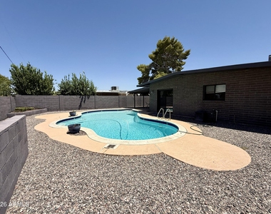 3702 E Paradise Drive - Photo Thumbnail 21