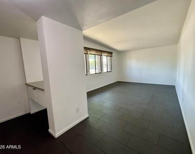 3702 E Paradise Drive - Photo Thumbnail 16