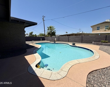 3702 E Paradise Drive - Photo Thumbnail 19
