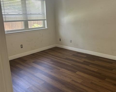 5408 Princess Court - Photo Thumbnail 13