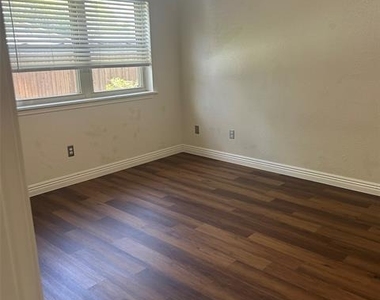 5408 Princess Court - Photo Thumbnail 14