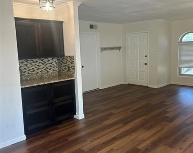 5408 Princess Court - Photo Thumbnail 6