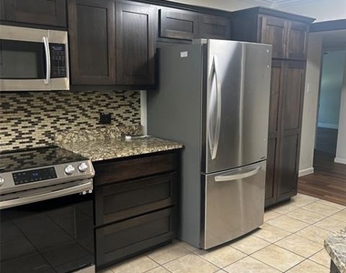 5408 Princess Court - Photo Thumbnail 4