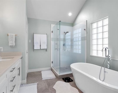2704 Welborn Street - Photo Thumbnail 24