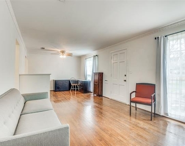 7015 Hammond Avenue - Photo Thumbnail 4