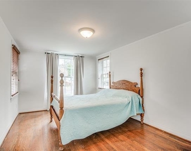 7015 Hammond Avenue - Photo Thumbnail 9