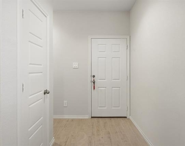 3211 Bedstraw Lane - Photo Thumbnail 5