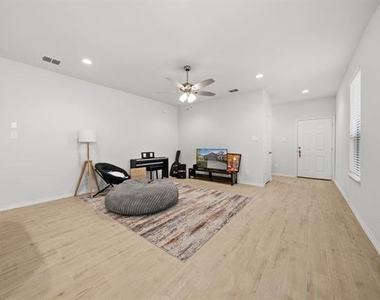 3211 Bedstraw Lane - Photo Thumbnail 8