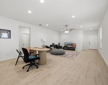 3211 Bedstraw Lane - Photo Thumbnail 11