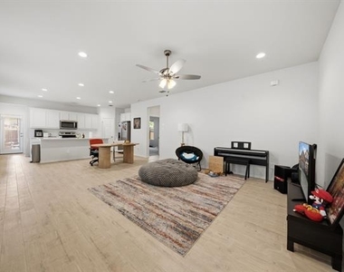 3211 Bedstraw Lane - Photo Thumbnail 6