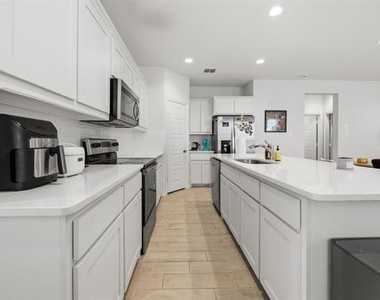 3211 Bedstraw Lane - Photo Thumbnail 14