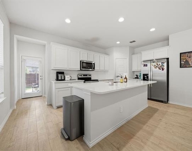 3211 Bedstraw Lane - Photo Thumbnail 12