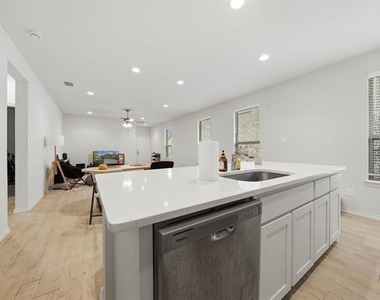 3211 Bedstraw Lane - Photo Thumbnail 17