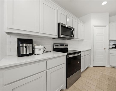 3211 Bedstraw Lane - Photo Thumbnail 13