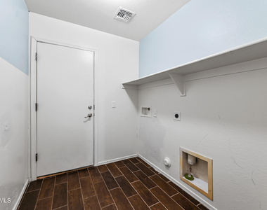 41284 W Cahill Drive - Photo Thumbnail 24