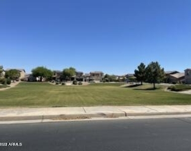 41284 W Cahill Drive - Photo Thumbnail 5