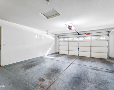 41284 W Cahill Drive - Photo Thumbnail 25