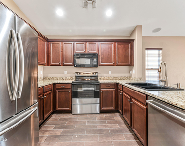 41284 W Cahill Drive - Photo Thumbnail 12