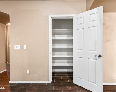 41284 W Cahill Drive - Photo Thumbnail 15
