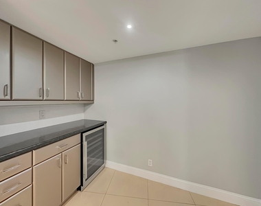 3000 N Ocean Drive - Photo Thumbnail 4