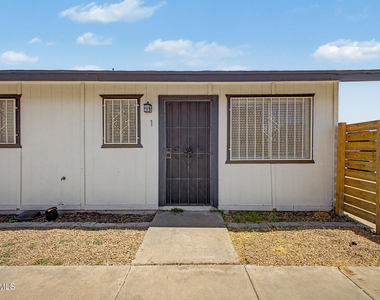 1438 E Adams Street - Photo Thumbnail 4