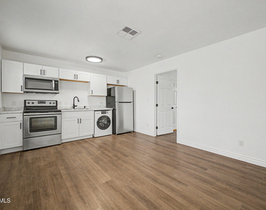 1438 E Adams Street - Photo Thumbnail 7