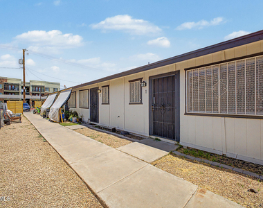 1438 E Adams Street - Photo Thumbnail 3