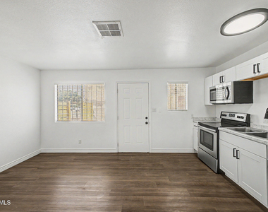 1438 E Adams Street - Photo Thumbnail 9