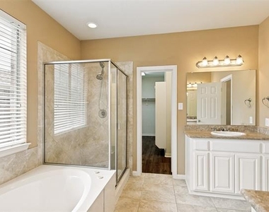 1148 Amy Drive - Photo Thumbnail 9