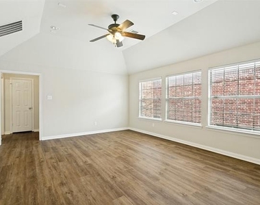 1148 Amy Drive - Photo Thumbnail 7