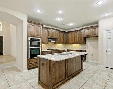 1148 Amy Drive - Photo Thumbnail 6