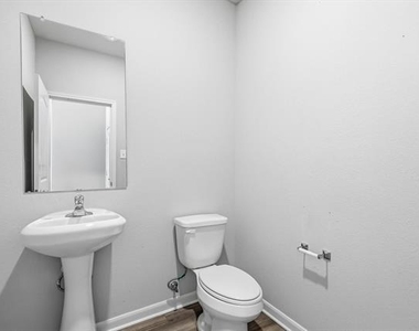 2105 Yarbrough Drive - Photo Thumbnail 5