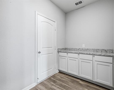 2105 Yarbrough Drive - Photo Thumbnail 19