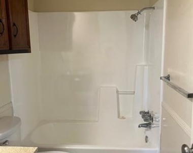 404 Renfro Street - Photo Thumbnail 9