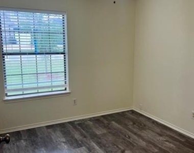 404 Renfro Street - Photo Thumbnail 7