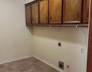 404 Renfro Street - Photo Thumbnail 4