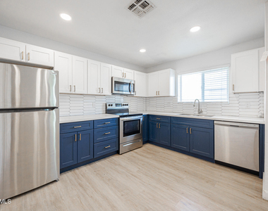 719 N 12th Avenue - Photo Thumbnail 7