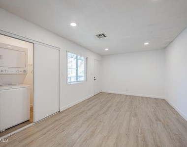 719 N 12th Avenue - Photo Thumbnail 16
