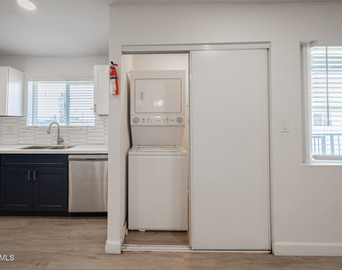 719 N 12th Avenue - Photo Thumbnail 17