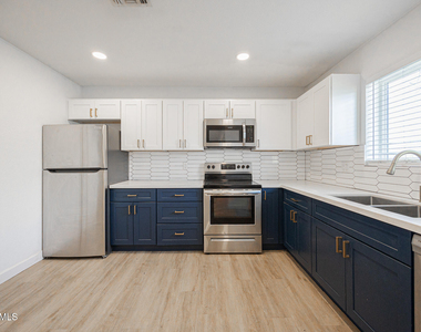 719 N 12th Avenue - Photo Thumbnail 8