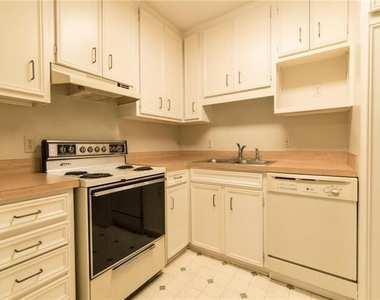 4311 Cole Avenue - Photo Thumbnail 8