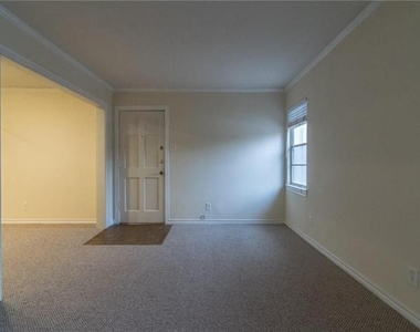 4311 Cole Avenue - Photo Thumbnail 3
