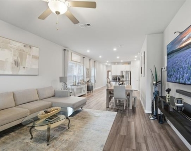 5005 Emerald Hill Drive - Photo Thumbnail 8