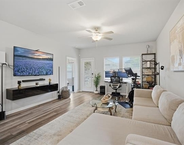 5005 Emerald Hill Drive - Photo Thumbnail 7