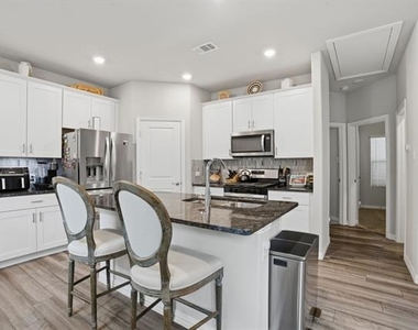 5005 Emerald Hill Drive - Photo Thumbnail 4
