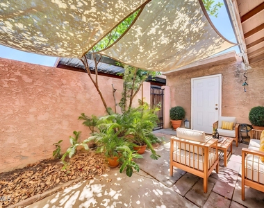 2845 E Tracy Lane - Photo Thumbnail 18
